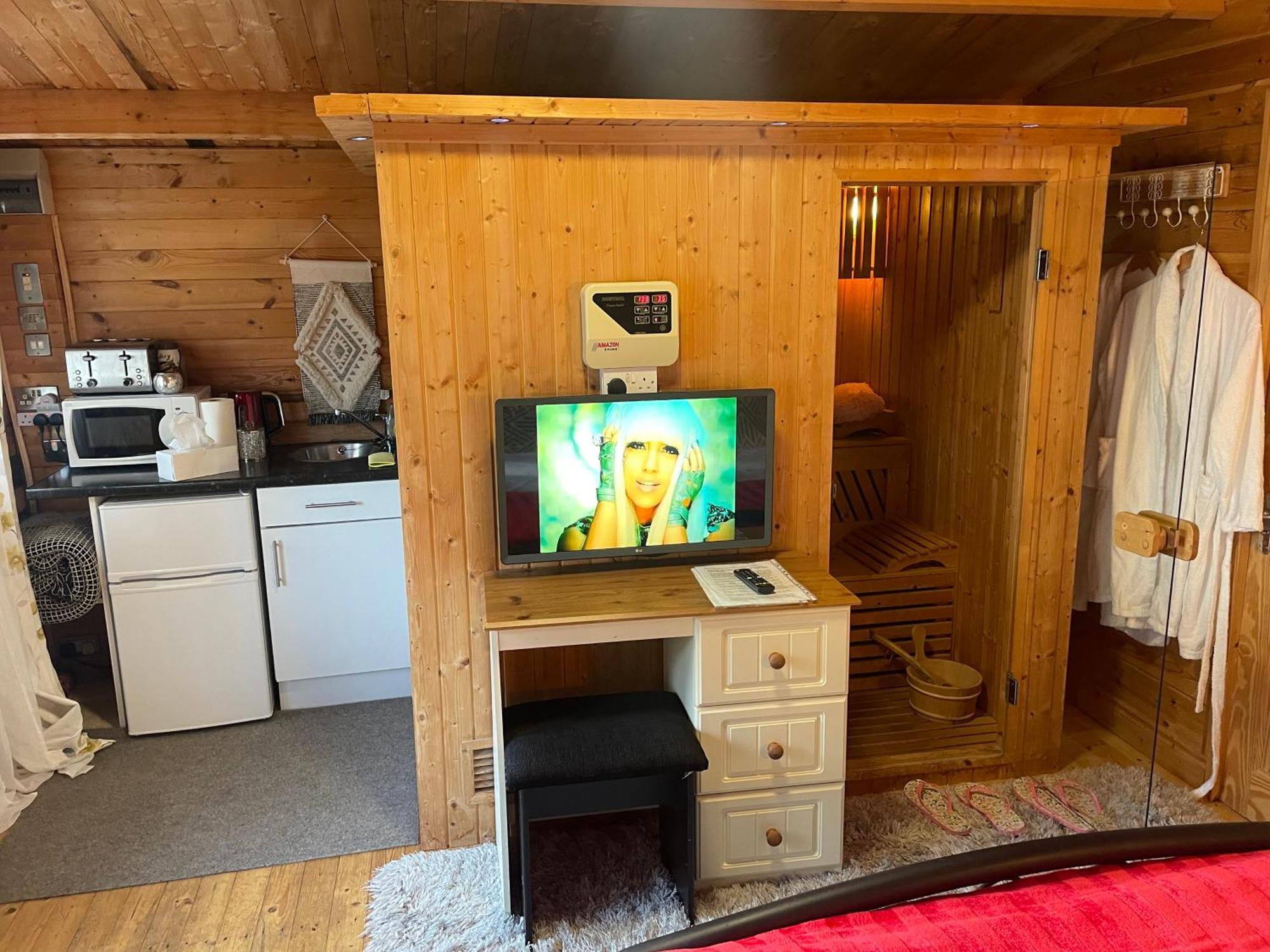 Chalet Free Sauna & Spa Superking Bed Killaloo ภายนอก รูปภาพ