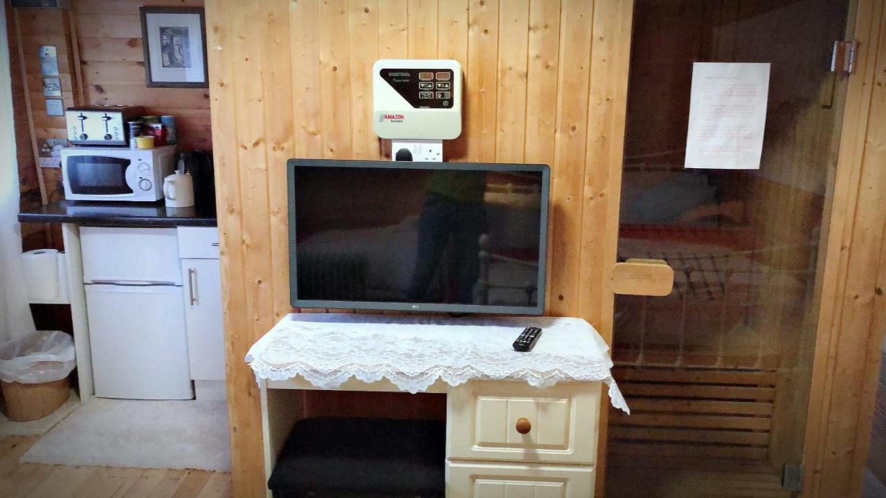 Chalet Free Sauna & Spa Superking Bed Killaloo ภายนอก รูปภาพ